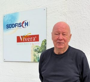 Foto von Herrn Leihener vor dem Standort in Muggensturm