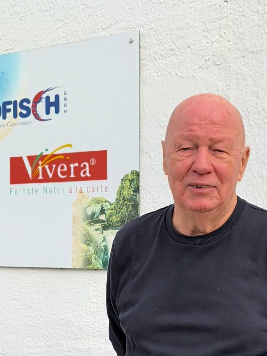 Foto von Herrn Leihener vor dem Standort in Muggensturm